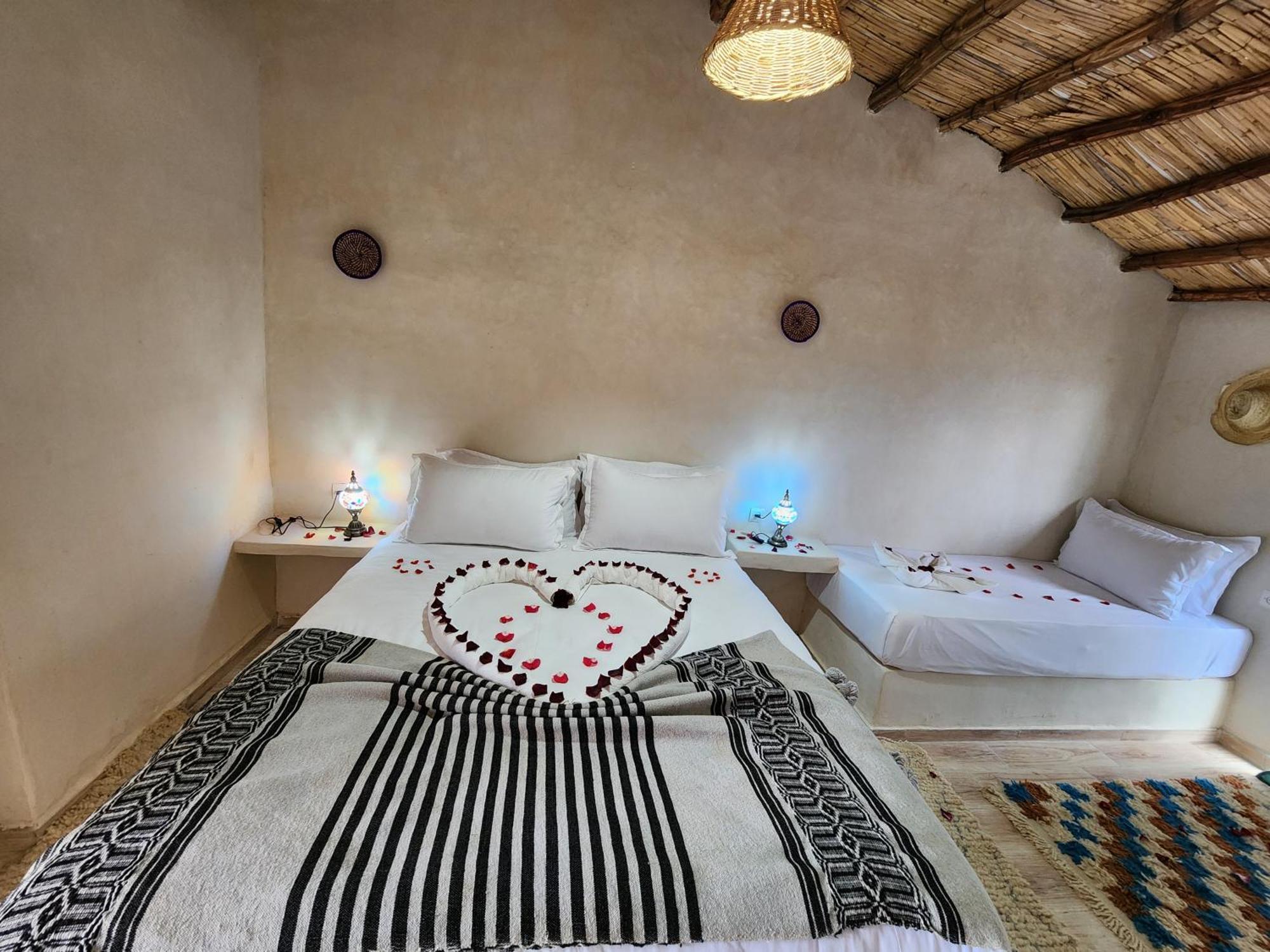 Les Jardins D Amizmiz 6 Piscines Bed & Breakfast Wawizelte Ngoại thất bức ảnh