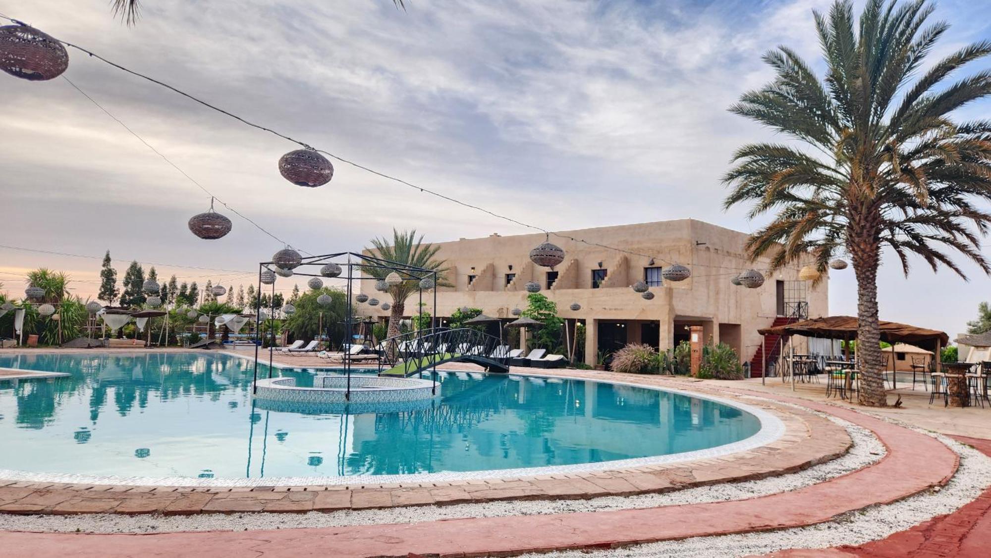 Les Jardins D Amizmiz 6 Piscines Bed & Breakfast Wawizelte Ngoại thất bức ảnh