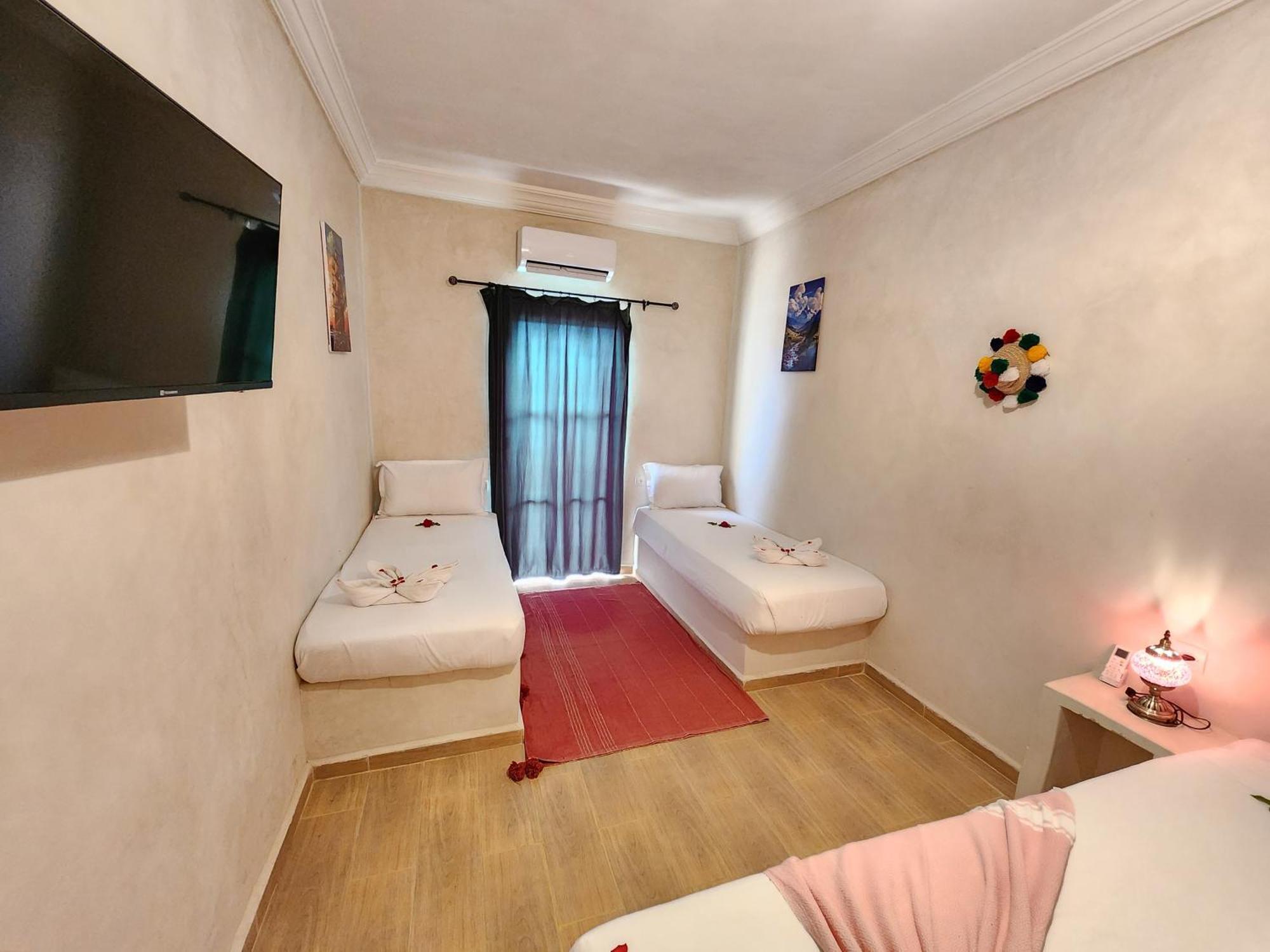 Les Jardins D Amizmiz 6 Piscines Bed & Breakfast Wawizelte Ngoại thất bức ảnh