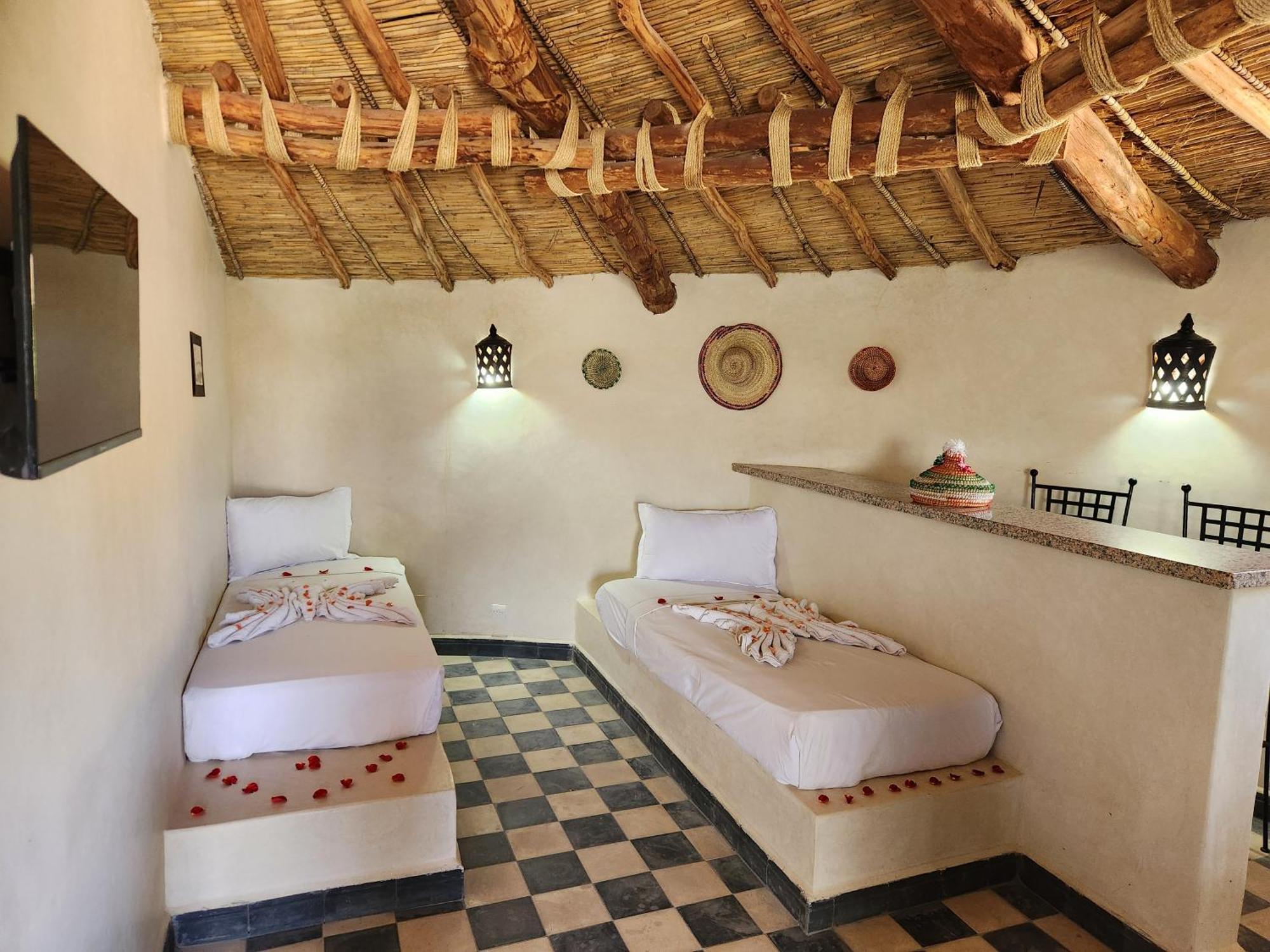 Les Jardins D Amizmiz 6 Piscines Bed & Breakfast Wawizelte Ngoại thất bức ảnh