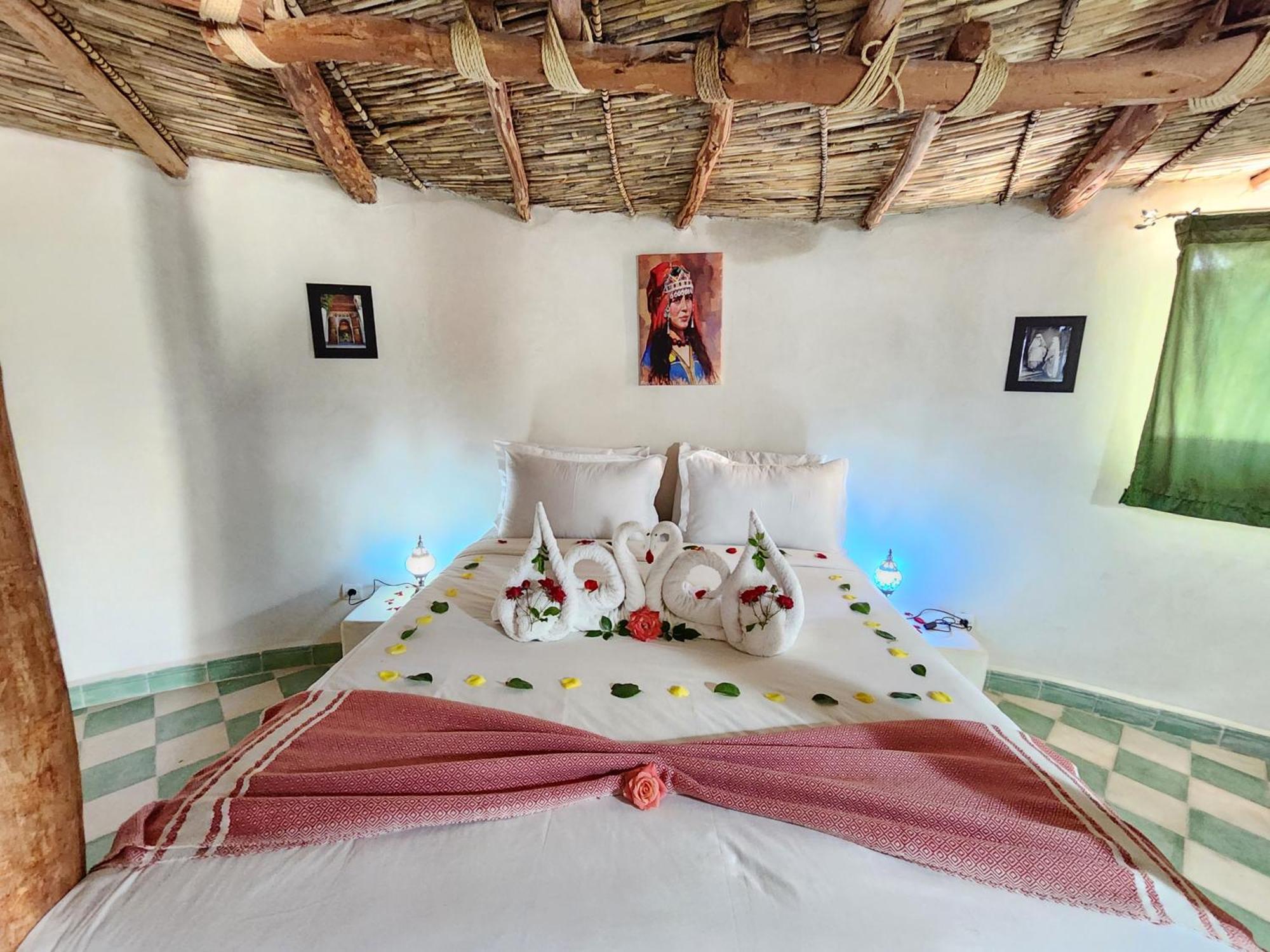 Les Jardins D Amizmiz 6 Piscines Bed & Breakfast Wawizelte Ngoại thất bức ảnh